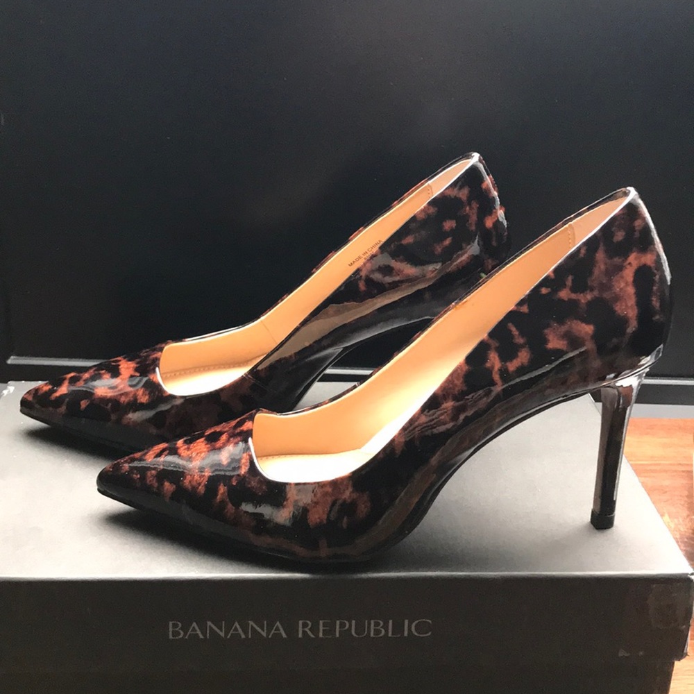 Banana Republic pumps- blake patent leather leopard- size 6.5 - new in box
